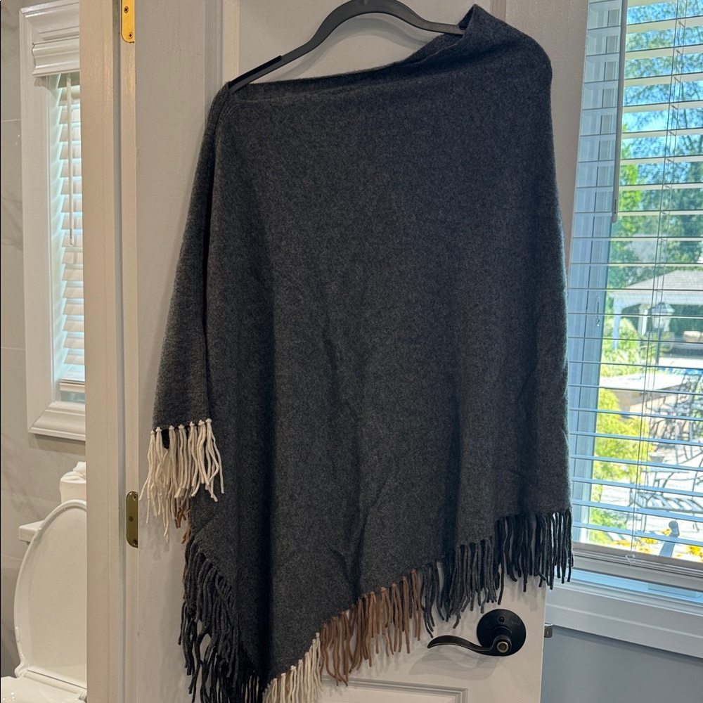 Brodie Cashmere Gray Poncho with Fringe
